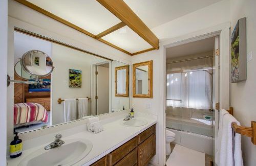 Elkhorn Village House | Teleidoscope Retreat