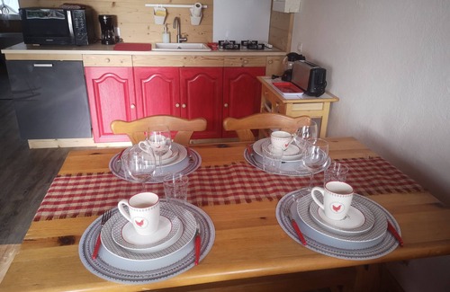 La Chapelle-Geneste Cottage | Teleworking and relaxation in the heart of nature 3 bedrooms 6 to 8 beds