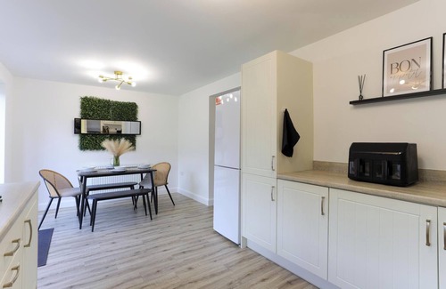 Telford House | Telford – Free Parking – Great for contractors