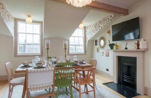 Bristol Old City Apartment | Teller’s Secret Loft House - 2 Bedroom Apartment in Central Bristol by Mint Stays