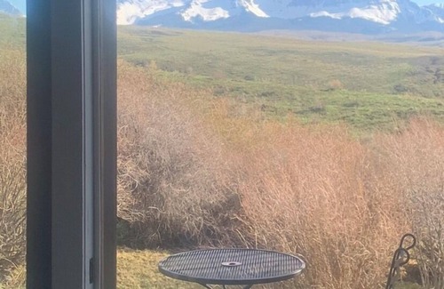 Telluride Apartment | TELLURIDE! QUIET, SERENE, ROMANTIC w BREATHTAKING VIEWS! 12 min TO TOWN