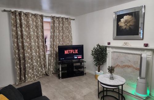 Swinton House | Temade Homes -2 Bed Graceful Holiday Home -Free Parking