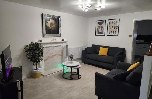 Swinton House | Temade Homes -2 Bed Graceful Holiday Home -Free Parking