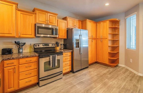 University Heights Apartment | Tempe ASU Getaway | Pool, Gym, Parking & W/D