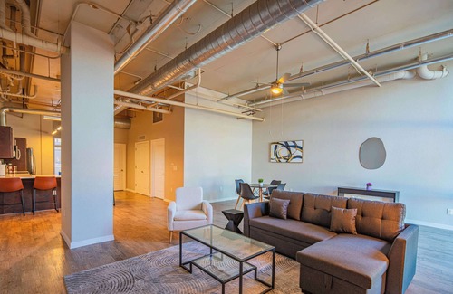 Tempe Apartment | Tempe Close To ASU | Pool, Gym, W/D & Parking