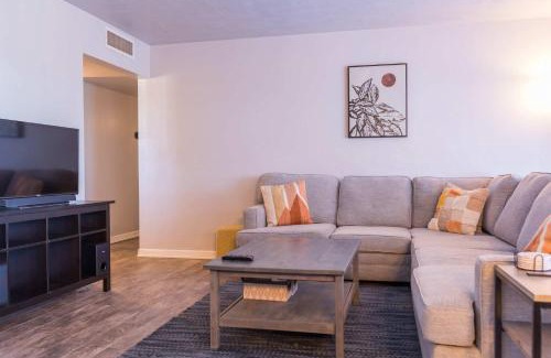 Tempe House | Tempe Ranch House with Fireplace Big Yard Near ASU