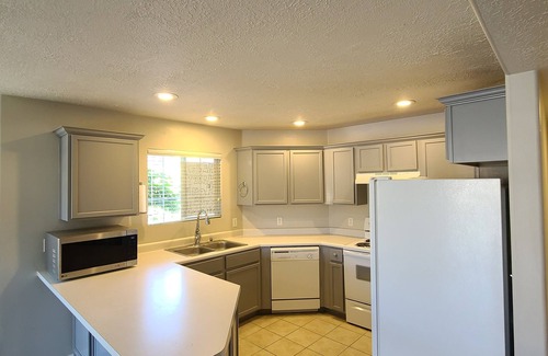 Lakeview Condo | Temple view with a pool
