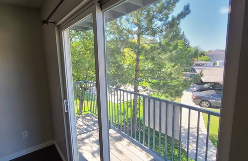 Lakeview Condo | Temple view with a pool