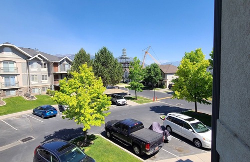 Lakeview Condo | Temple view with a pool