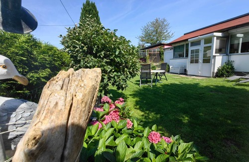 Loissin House | Temporary home, Cozy cottage just 200 meters from the beach