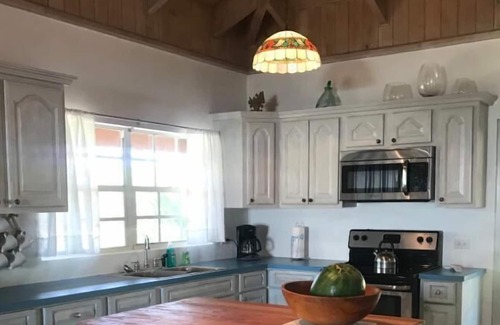 Cartwright House | Ten minutes from Deans Blue Hole! Summer Special- 25% Off on 25 days or more!!