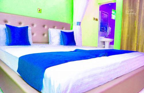 Lodwar Hotel | Ten villa luxury resort