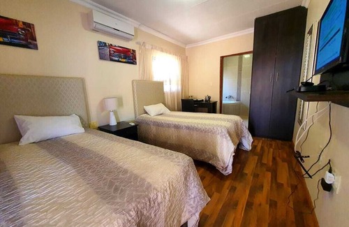 Mahikeng House | Tenacity Mafikeng Guesthouse - 7