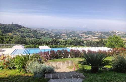 Sant'Elpidio a Mare RV Rental | Tenda Noceto con Piscina