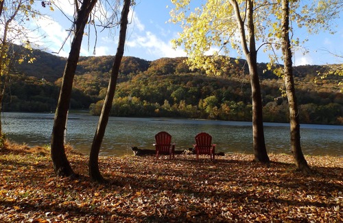 Whiteside Cabin | Tennessee River Gorge® Island Cabin Pool, Stay 3 nights 4th Free!