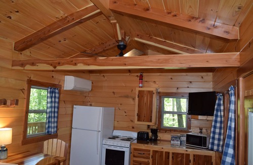 Whiteside Cabin | Tennessee River Gorge® #1 Mt. Treehouse "Amish built"