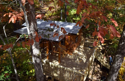 Whiteside Cabin | Tennessee River Gorge® #1 Mt. Treehouse "Amish built"