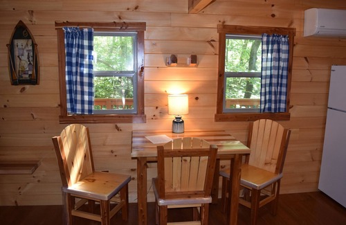 Whiteside Cabin | Tennessee River Gorge® Mt. #2 Treehouse "Amish Built"