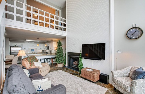 Counce House | Tennessee River Vacation Rental w/Deck + View!