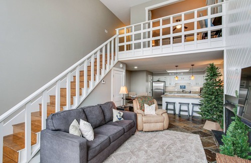 Counce House | Tennessee River Vacation Rental w/Deck + View!