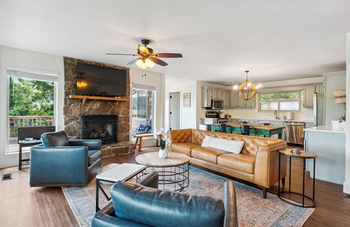 Whiteside House | Tennessee Riverfront Cottage, HOT TUB on 3 Acres