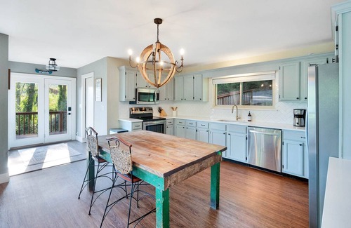 Whiteside House | Tennessee Riverfront Cottage, HOT TUB on 3 Acres