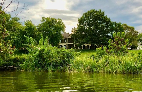 Lookout Valley Neighborhood Association Hotel | Tennessee Room at Tennessee RiverPlace