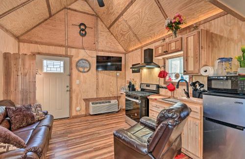 Greenbrier Apartment | Tennessee Tiny Home about 24 Mi to Nashville