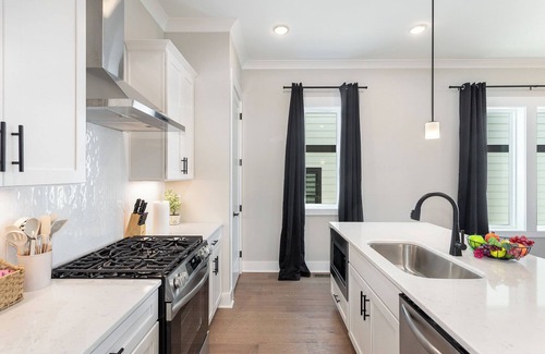 Whitebridge House | Tennessee Two Step - With 2 car garage and rooftop patio - 10 min to Broadway!