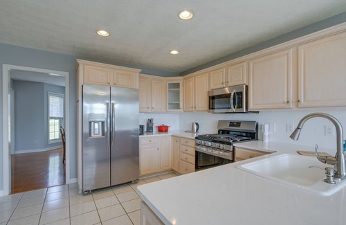 Lexington House | Tennessee Vacation Rental w/Balcony!