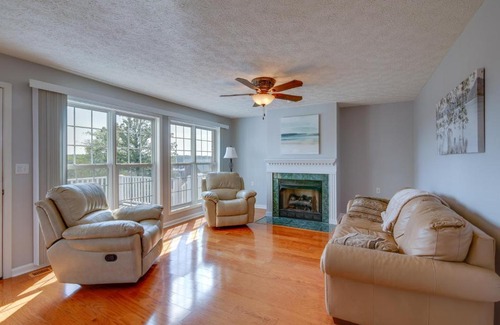 Lexington House | Tennessee Vacation Rental with Balcony!
