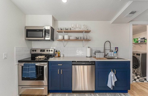 Regis House | Tennyson Boho Stay Fenced Yard Pet-Friendly