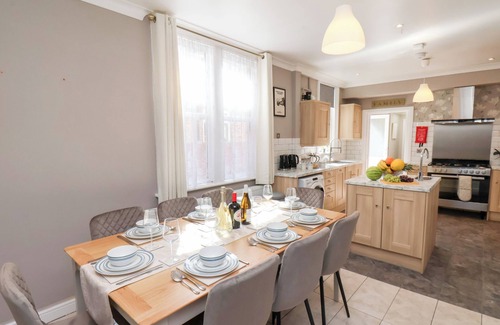 Bridlington Old Town Cottage | TENNYSON GRANGE, pet friendly, with hot tub in Bridlington