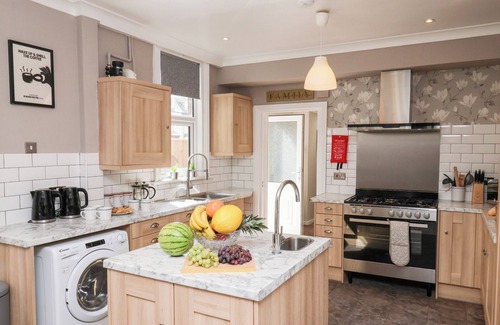 Bridlington Old Town Cottage | TENNYSON GRANGE, pet friendly, with hot tub in Bridlington