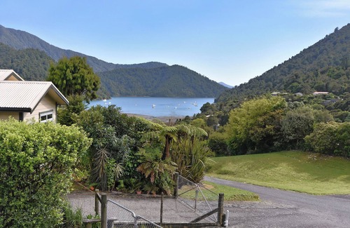 Duncan Bay House | Tennyson Sea Viewn