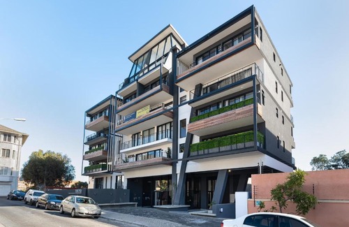 Sea Point Apartment | TENONQ C8