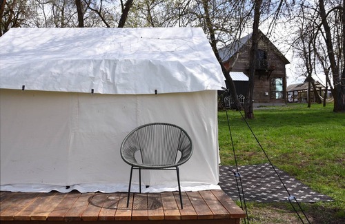 Harvard RV Rental | Tent Platform 4 | Pond View Glamping Tent