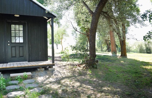 Harvard RV Rental | Tent Platform 4 | Pond View Glamping Tent