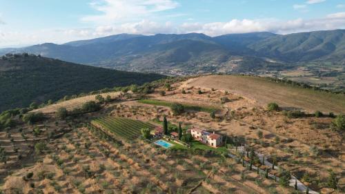 Cortona Villa | Tenuta Angelici Winery Agriturismo Henni with pool sauna and jacuzzi Cortona