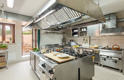 Pontecorvo Villa | Tenuta Esdra 20, Emma Villas