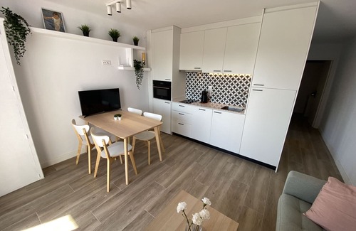 Mas Pinell Apartment | TER 32D - Renovated apartment near the beach and with A/C