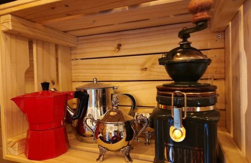 Bracebridge House | Teremok Log Cabin & Cedar Hot Tub & Sauna on Wood
