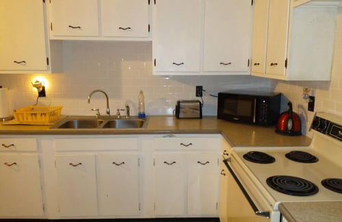 Robbinsville Apartment | Teresa's Get-A-Ways: Apt. #2 - The Calderwood: Spacious and Restful 8287350996