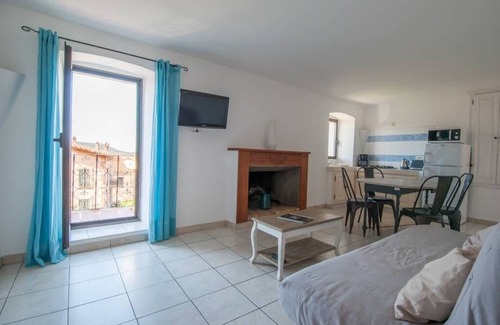 Calenzana Apartment | Terra appart climatisé ambiance village paisible tous commerces à pied