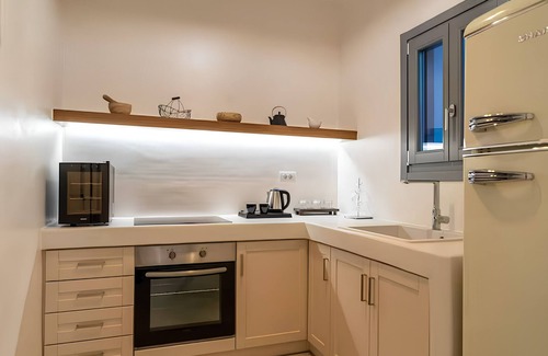 Exo Gonia Villa | Terra E Lavoro Suite with Hot Tub & Sea View