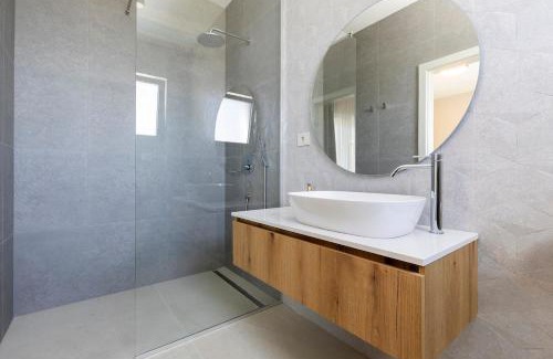 Zrnovnica Villa | Terra House Luxury Living Between Mountain & Sea