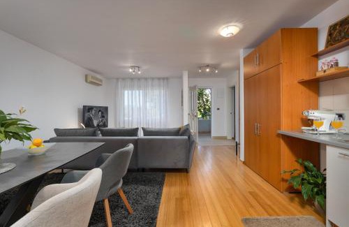 Buzdohanj Apartment | TERRA MAGICA DELUXE Apartment Or Room with Private Parking, Terrace and Sea View
