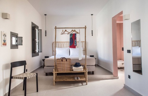 Agios Georgios Hotel | Terra Nera Suites Santorini