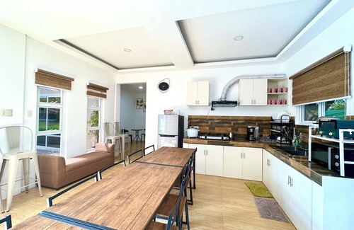 Amadeo House | Terra Vascileia Queen with Pool 32 Pax capacity
