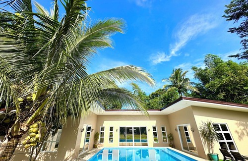 Amadeo House | Terra Vascileia Queen with Pool 32 Pax capacity